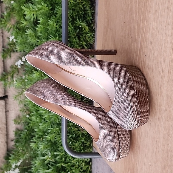 Jessica Simpson Gold Glitter Platform Heels Size 9 - Picture 1 of 11